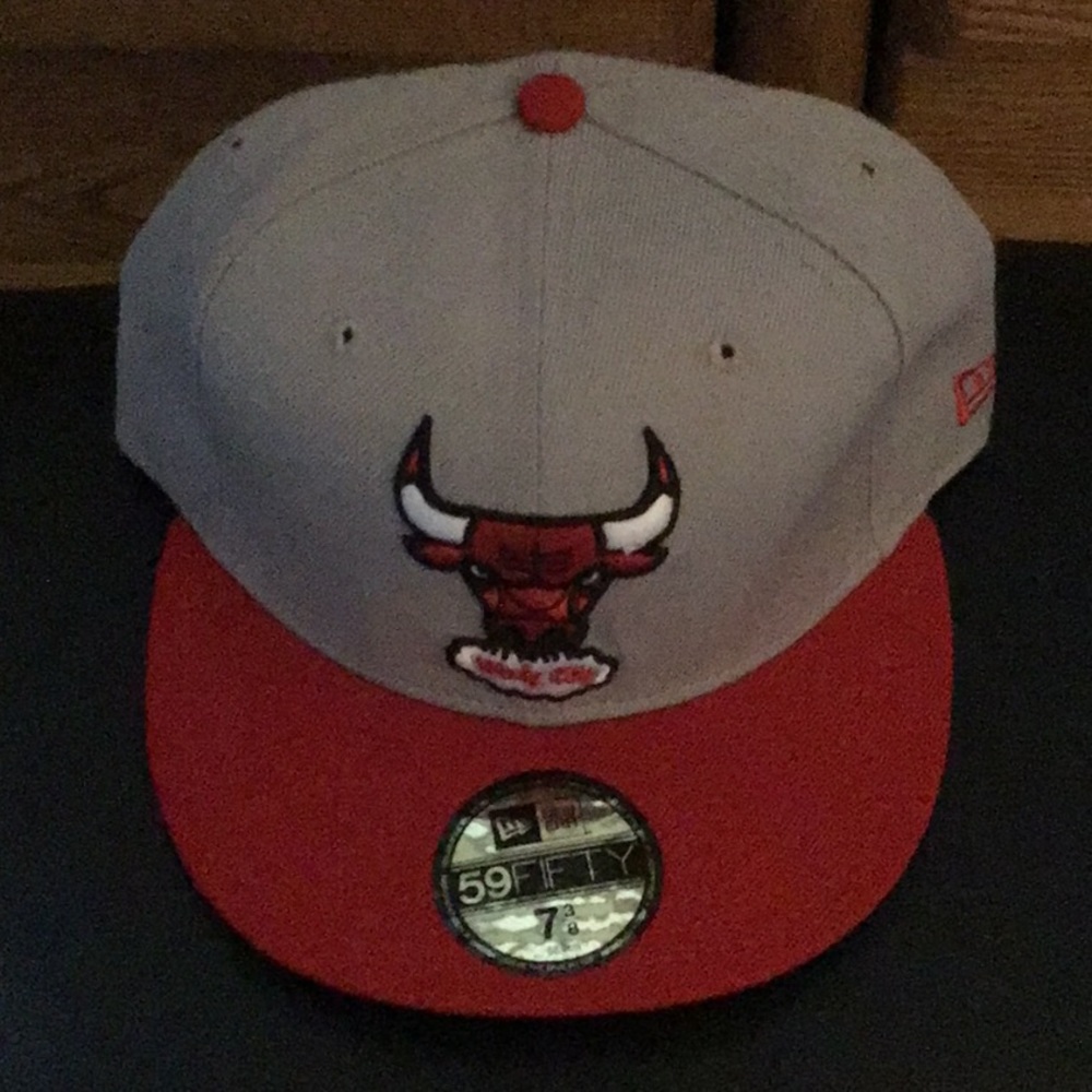 RARE THROWBACK BULLS HAT